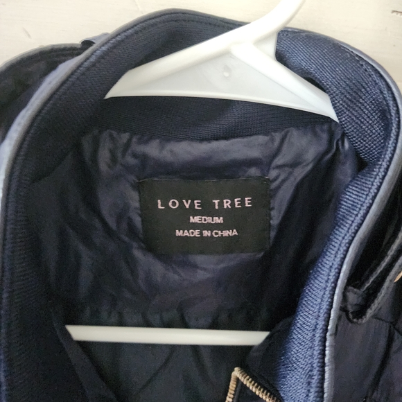 Love Tree Women's Navy Quilted Puffer Vest - Picture 3 of 7